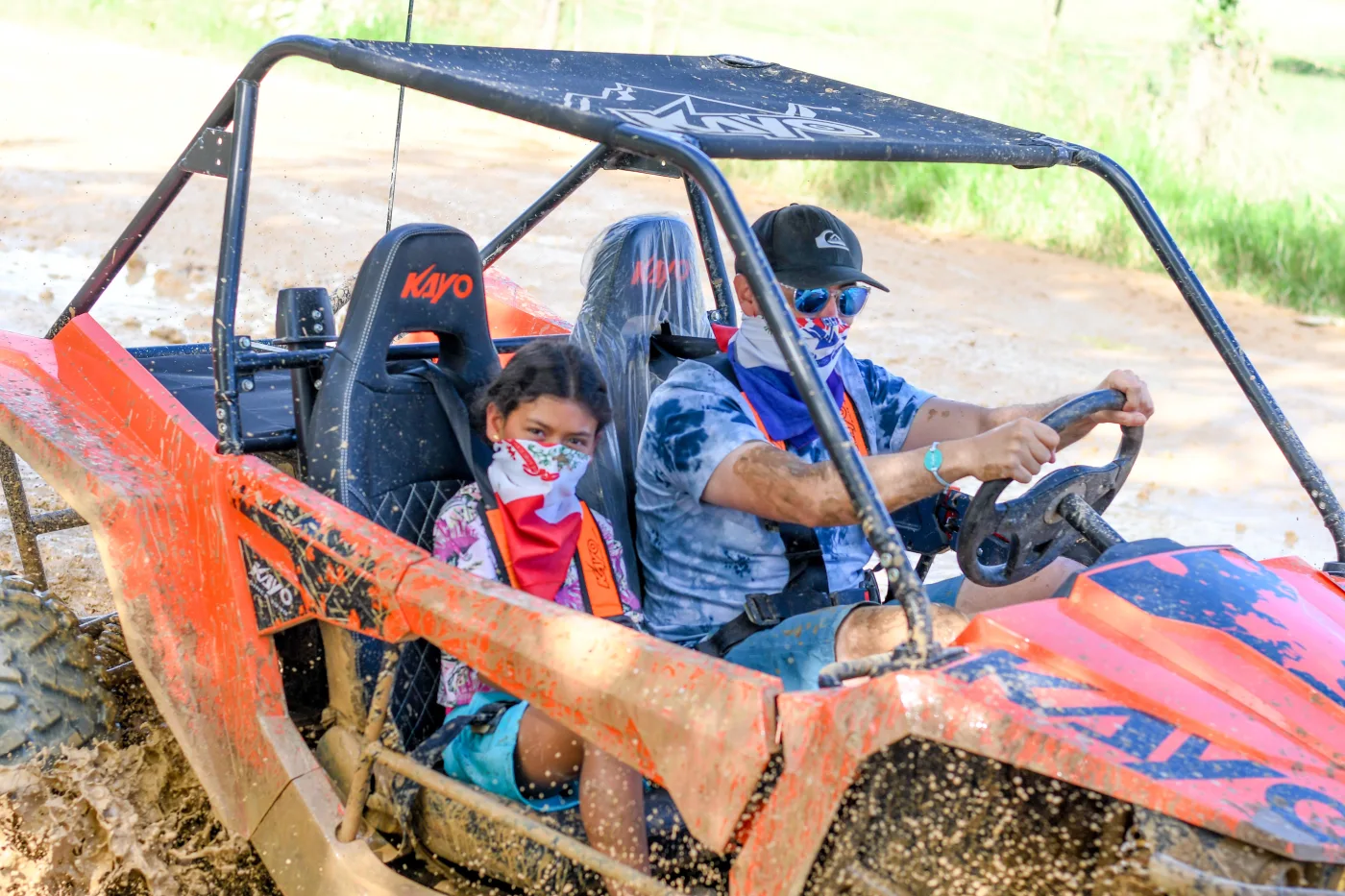 Polaris UTV sur une piste boueuse près de Punta Cana