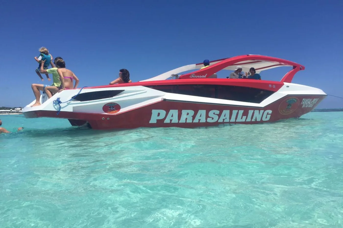 Tandem-Parasailing über dem Strand von Bávaro, Punta Cana
